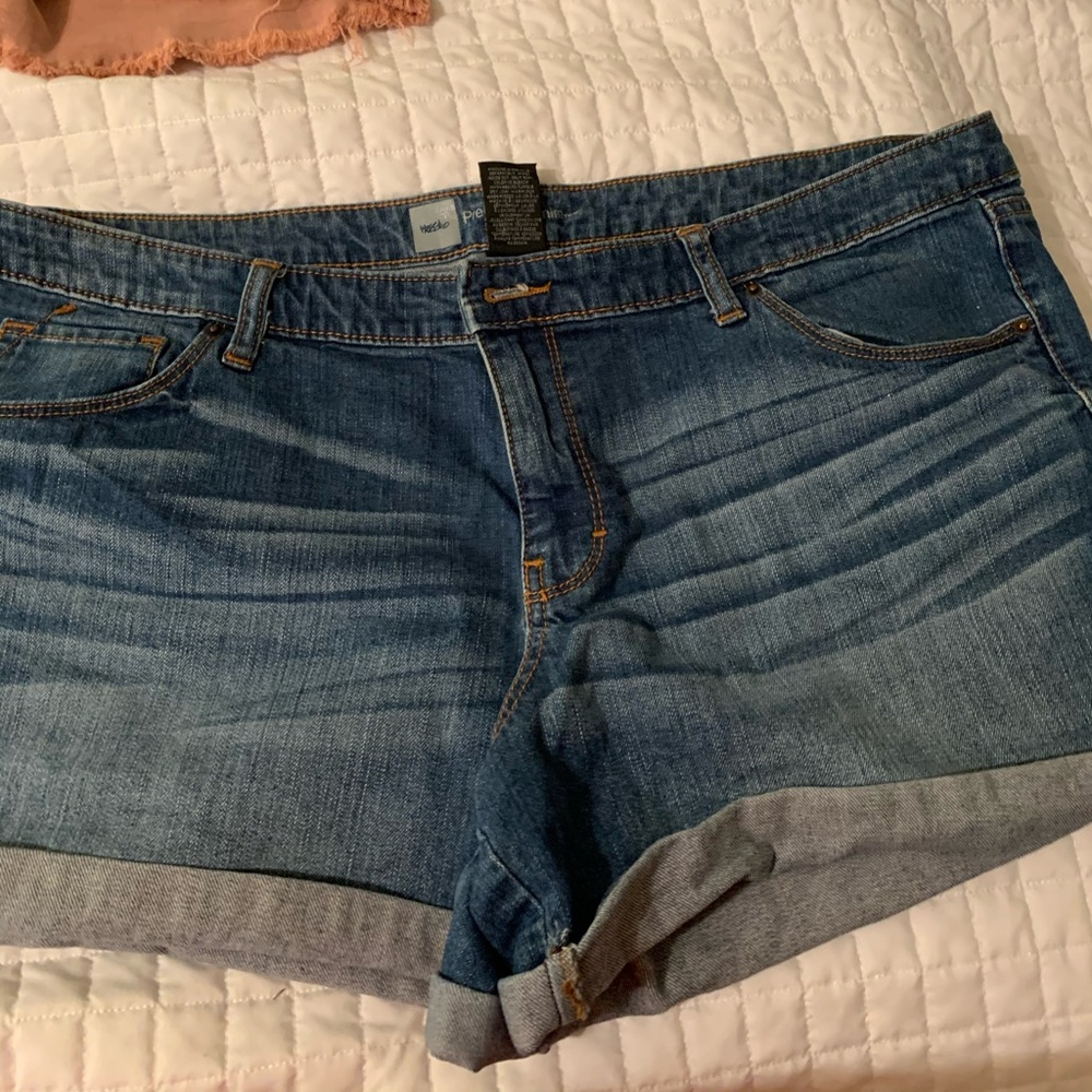 Medium blue Premium denim. Great quality!